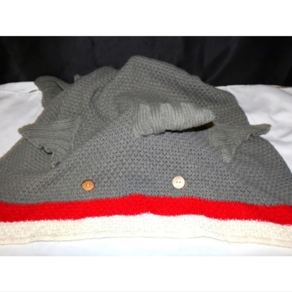 Crochet Shark Attack Fin Knit Blanket - Picture 5 of 13